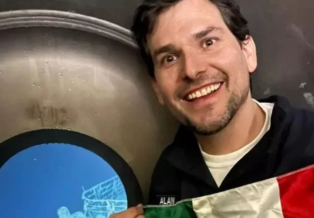 Youtuber mexicano dentro de submarino.