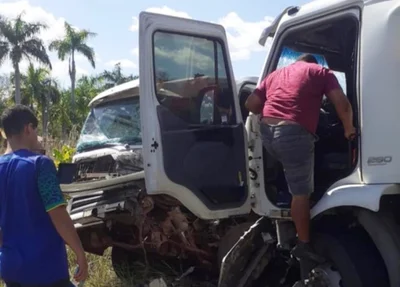 Acidente entre dois caminhões na BR 343 em Campo Maior
