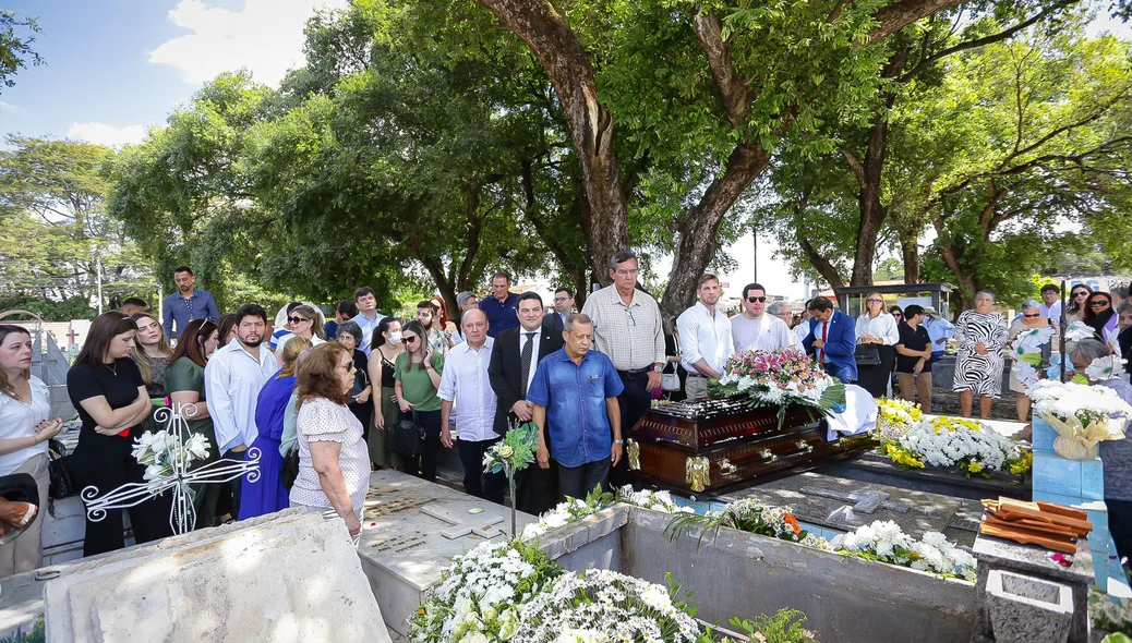 Advogados amigos e familiares estiveram presente na despedida de Celso Barros Coelho
