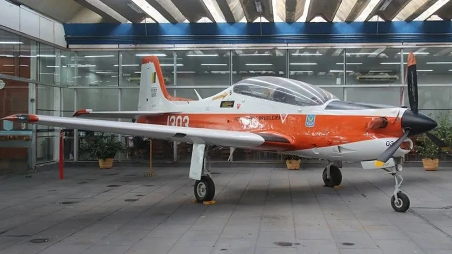 Aeronave modelo T-27 Tucano