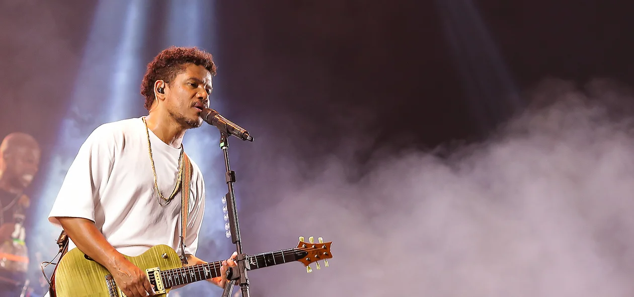 Alexandre Carlo, vocalista da banda Natiruts