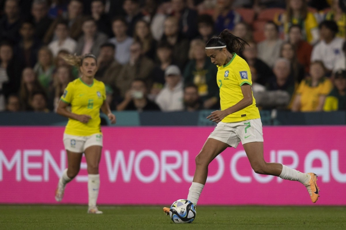 Andressa Alves durante a partida contra a França