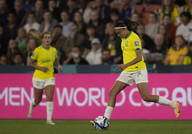 Andressa Alves durante a partida contra a França