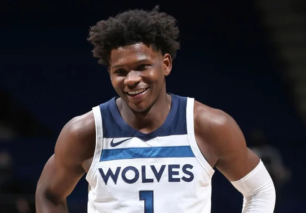 Anthony Edwards assina extensão máxima com Timberwolves