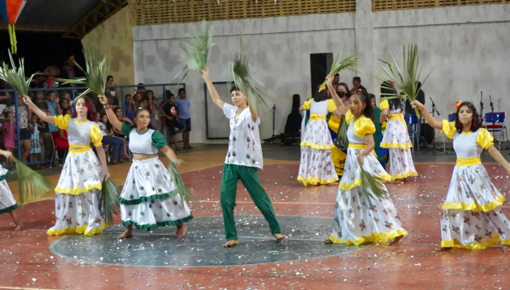 Apresentação no encerramento da Festa das Férias