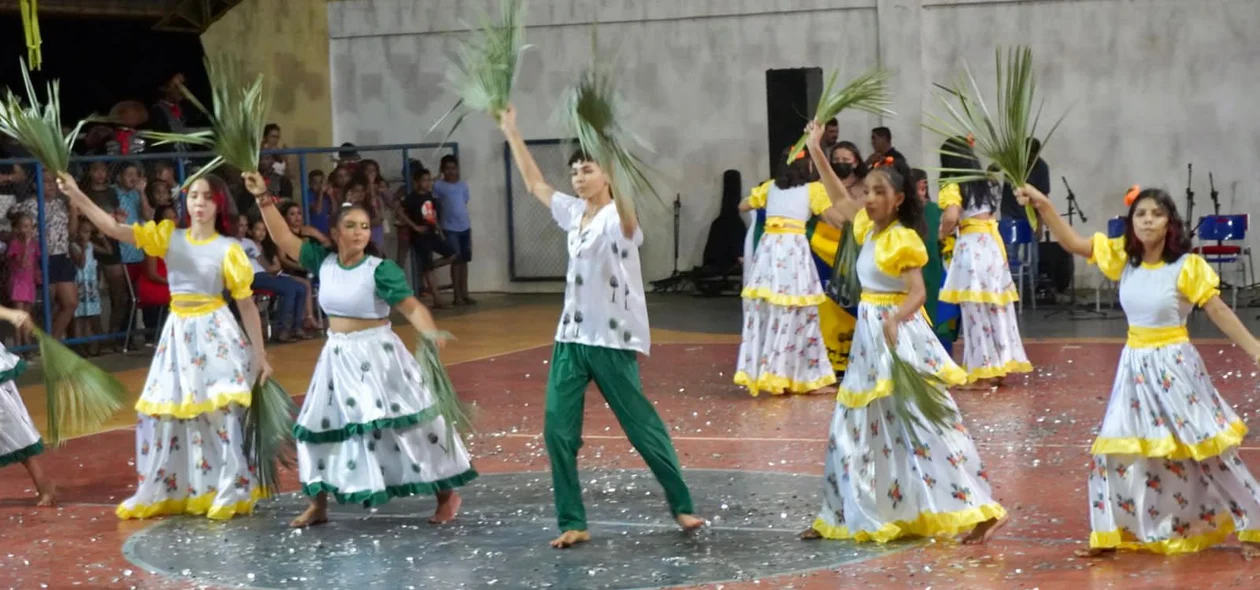 Apresentação no encerramento da Festa das Férias
