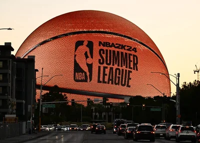 Arena homenageou o basquete na abertura da Summer League Las Vegas