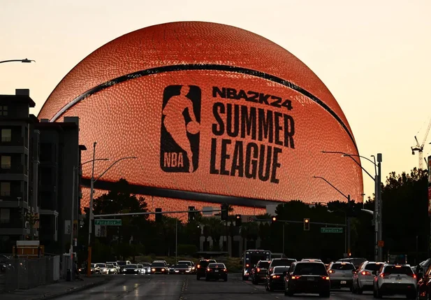 Arena homenageou o basquete na abertura da Summer League Las Vegas