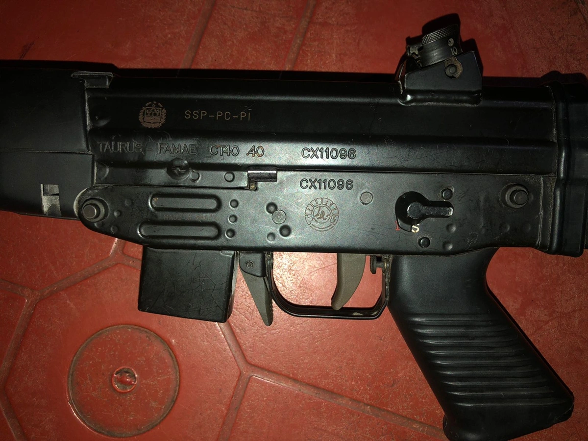Arma furtada pelos criminosos