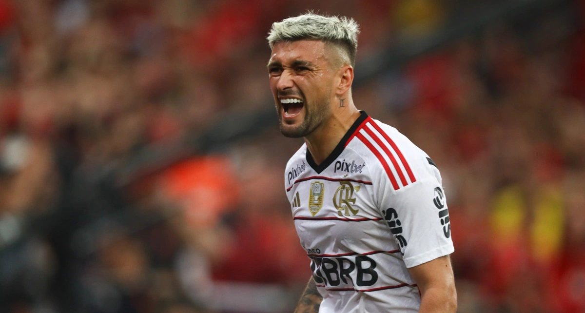 Arrascaeta comemora gol que abriu o placar do duelo