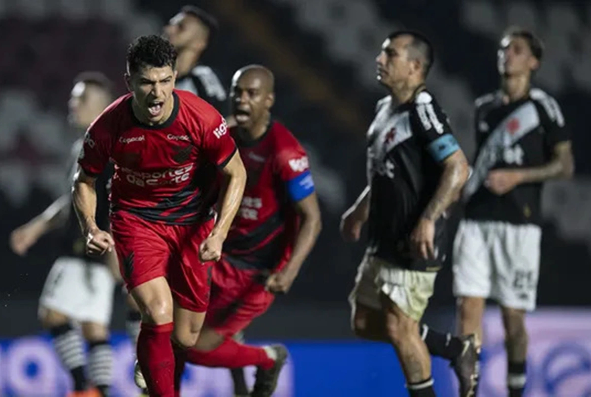 Athletico venceu o Vasco por 2 a 0 em São Januário