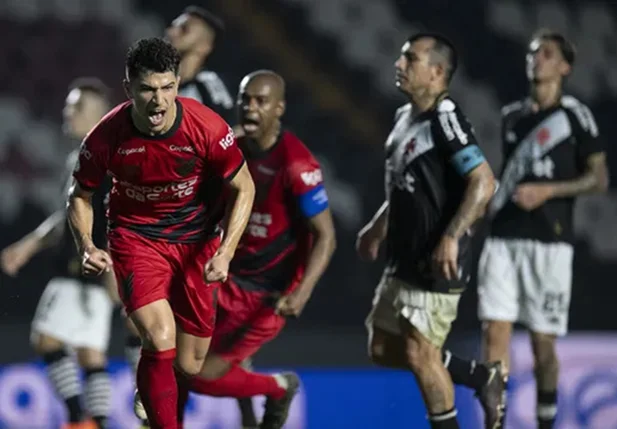 Athletico venceu o Vasco por 2 a 0 em São Januário
