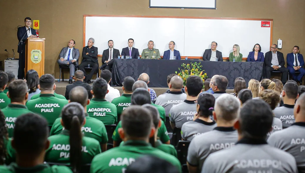 Autoridades participaram da aula inaugural