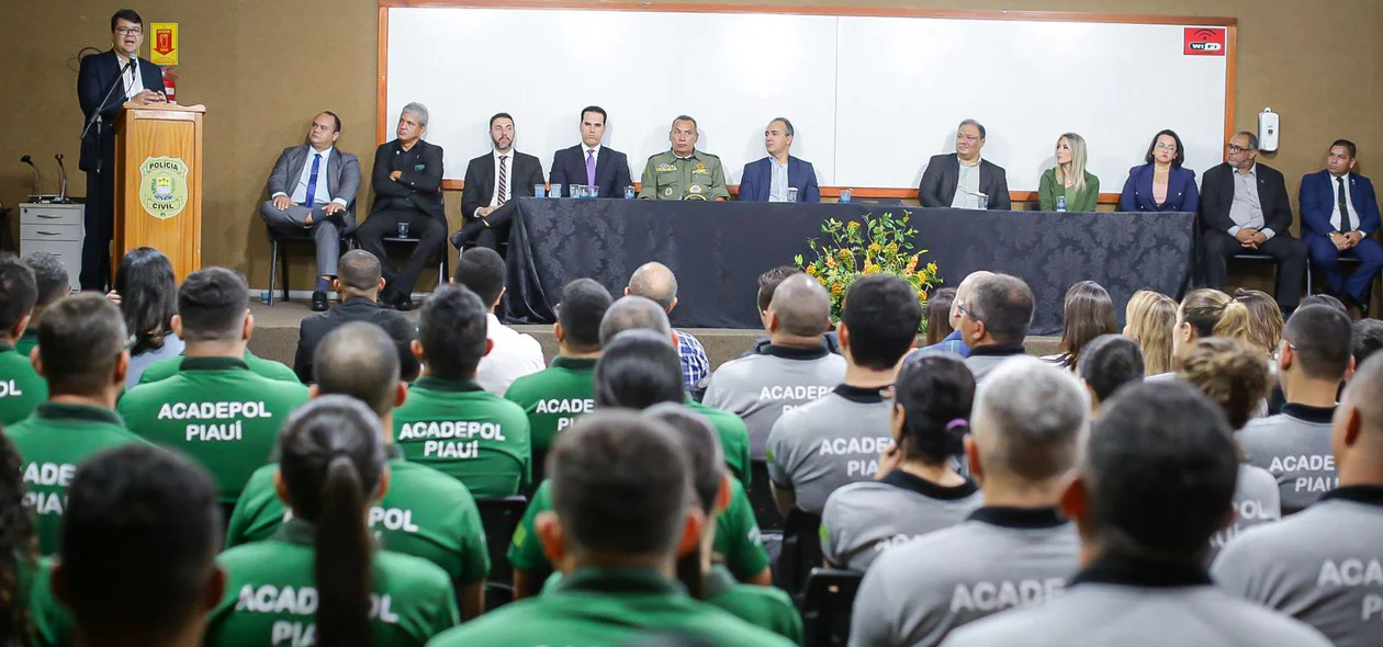 Autoridades participaram da aula inaugural