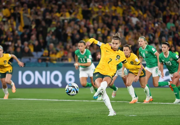 Austrália venceu Irlanda com gol de pênalti de Catley