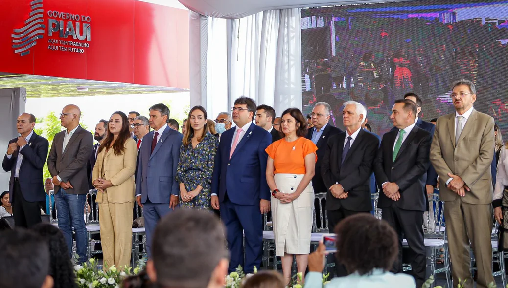 Autoridades no evento