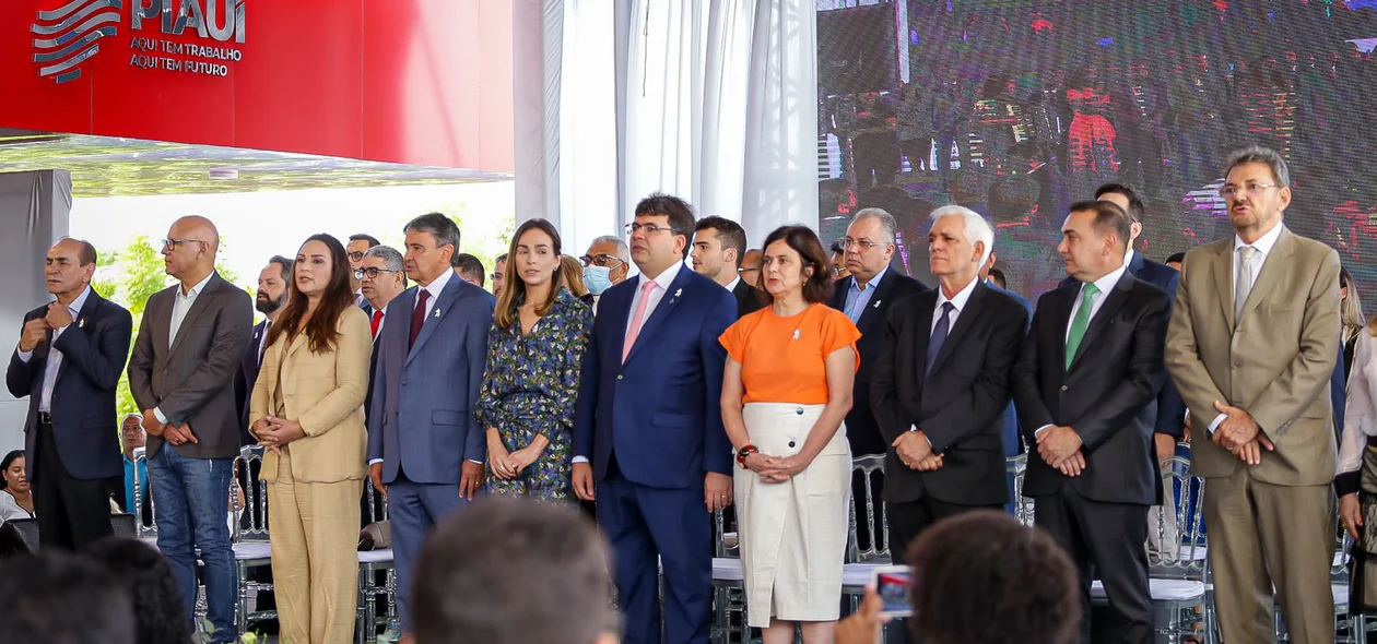 Autoridades no evento