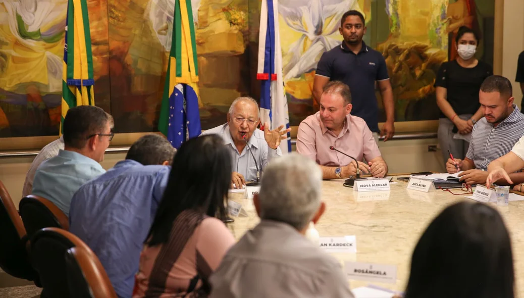 Autoridades participaram da reunião