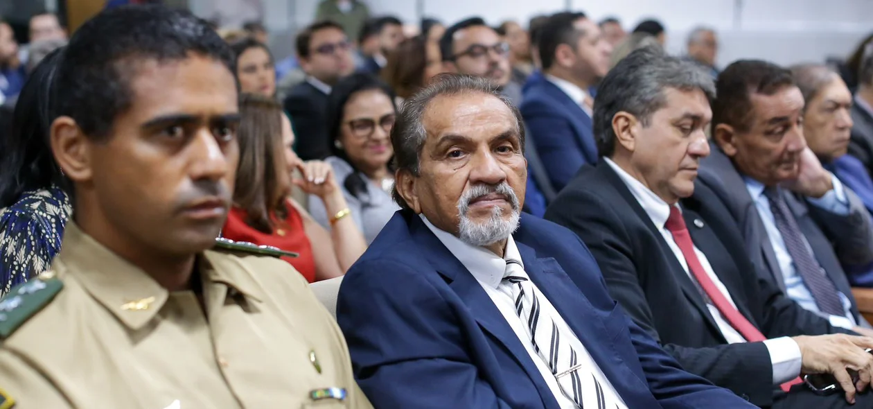 Autoridades presentes na cerimônia