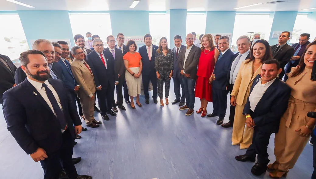 Autoridades presentes na inauguração