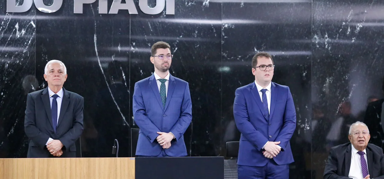Autoridades presentes na posse