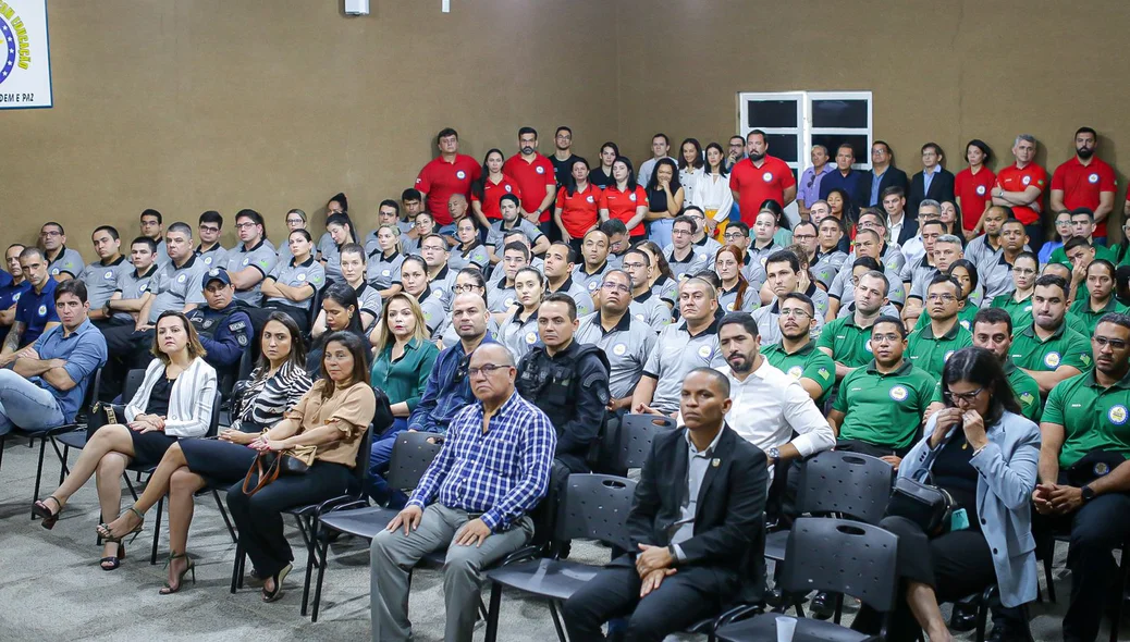 Autoridades presentes na solenidade
