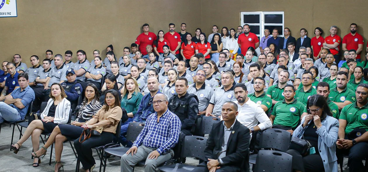 Autoridades presentes na solenidade