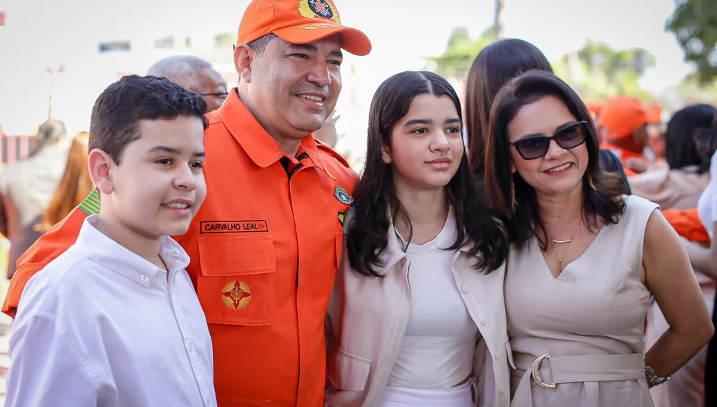 Bombeiro com sua família