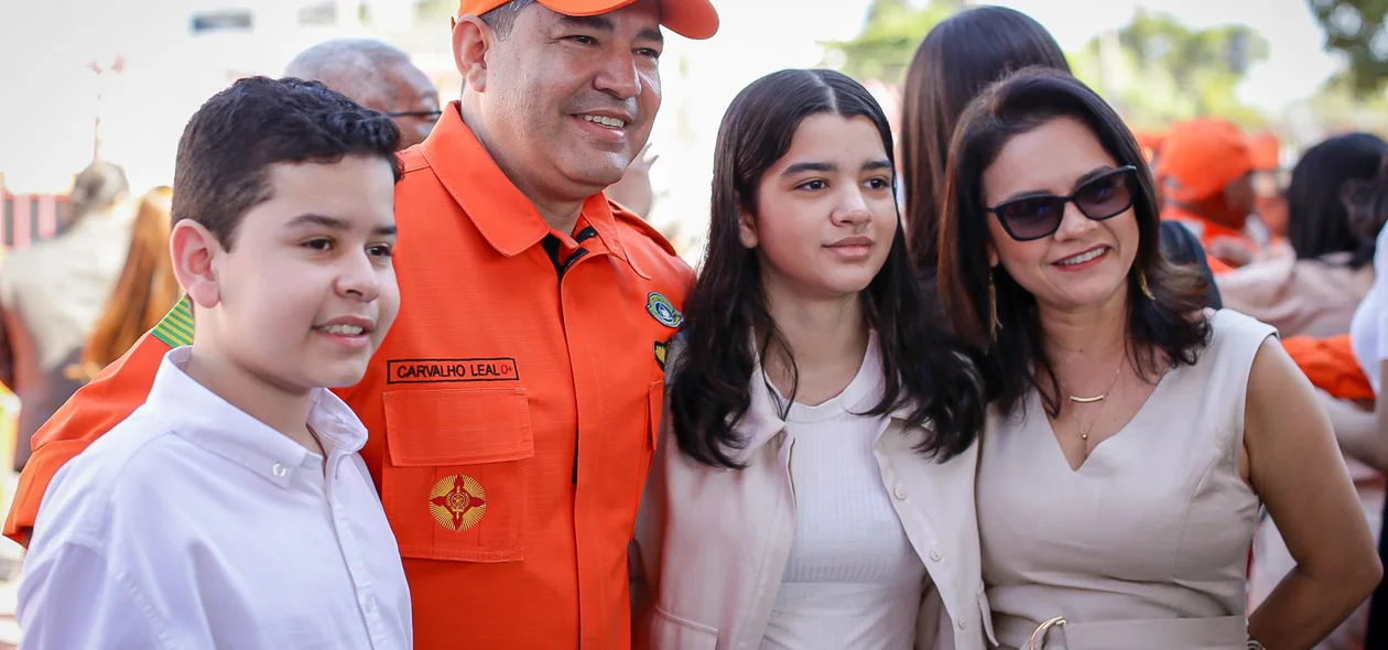 Bombeiro com sua família