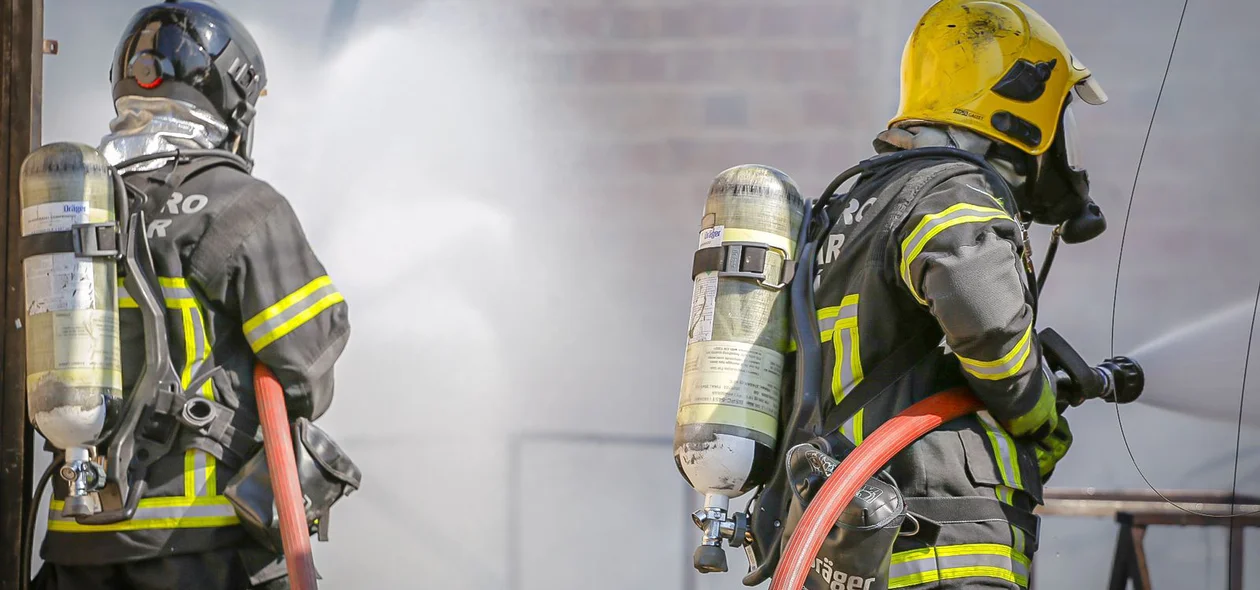 Bombeiros combateram as chamas