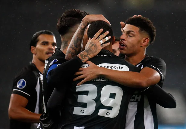 Botafogo empata e avança na Sul-Americana na estreia de Bruno Lage