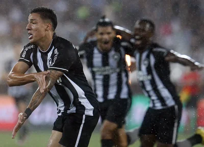 Botafogo venceu o Vasco e se manteve na liderança