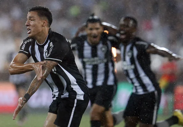 Botafogo venceu o Vasco e se manteve na liderança