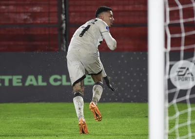 Carlos Alberto marcou um dos gols da vitória botafoguense