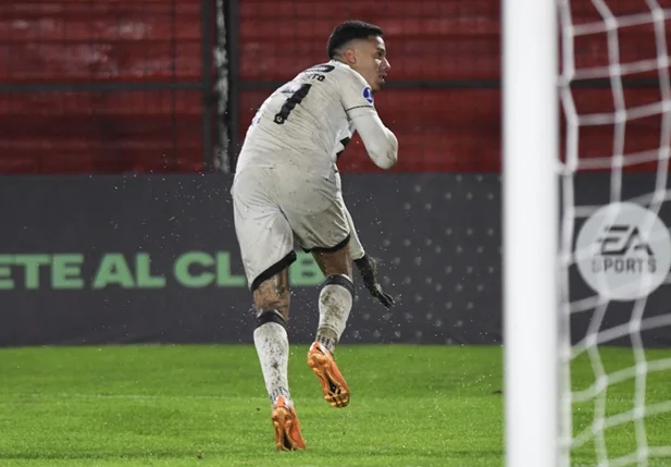 Carlos Alberto marcou um dos gols da vitória botafoguense