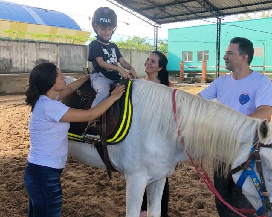 Centro Estadual de Equoterapia é gerido pela PM-PI