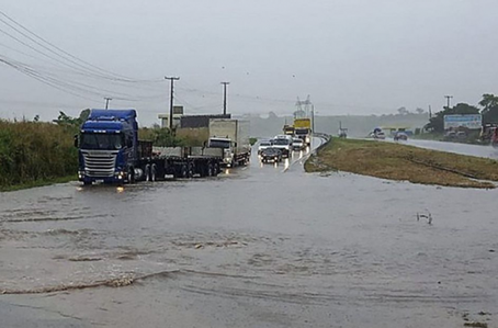 Chuvas fortes continuam atingindo regiões de Pernambuco