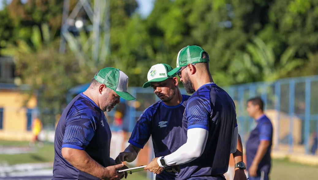 Comissão técnica do Altos na partida contra o América-RN