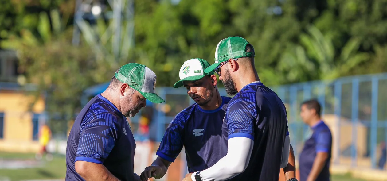 Comissão técnica do Altos na partida contra o América-RN