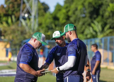Comissão técnica do Altos na partida contra o América-RN
