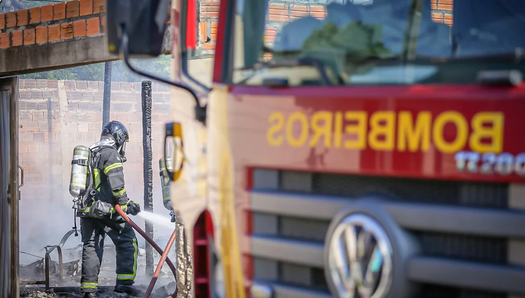 Corpo de Bombeiros foi acionado para a Rua Deputado Alberto Monteiro