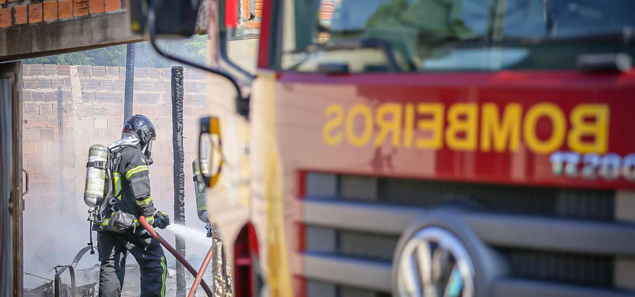 Corpo de Bombeiros foi acionado para a Rua Deputado Alberto Monteiro