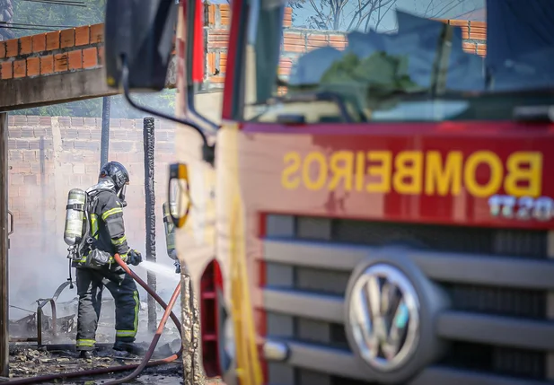 Corpo de Bombeiros foi acionado para a Rua Deputado Alberto Monteiro