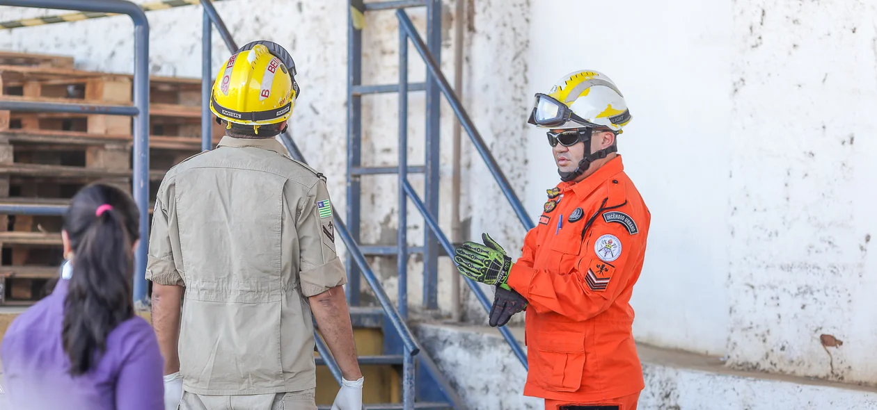 Corpo de Bombeiros foram acionados