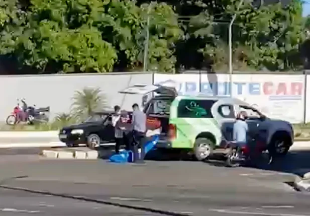 Corpo que caiu de carro funerário na zona sul de Teresina