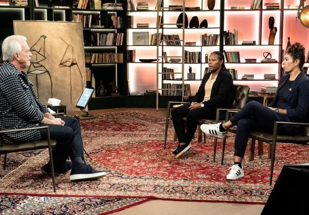 Cristiane, junto a Formiga, durante programa Conversa com Bial