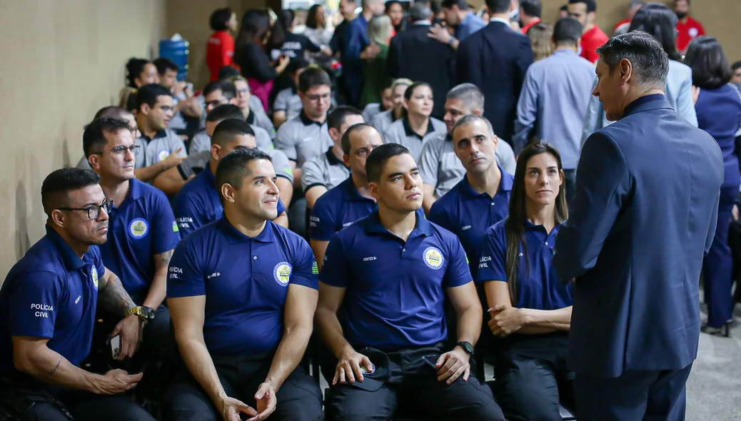 Delegados na aula inaugural para o curso de formação