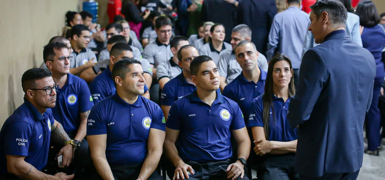 Delegados na aula inaugural para o curso de formação