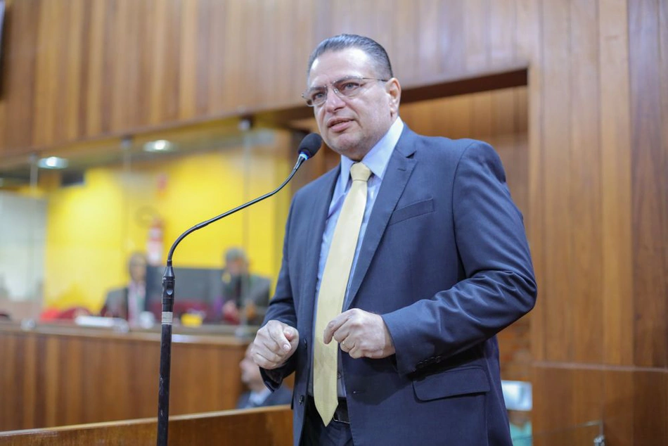 Deputado Gessivaldo Isaías durante sessão nesta segunda-feira (10)