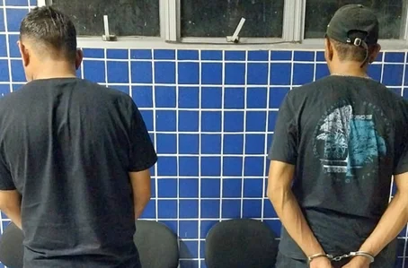 Dois suspeitos de tráfico de drogas presos pela Polícia Militar